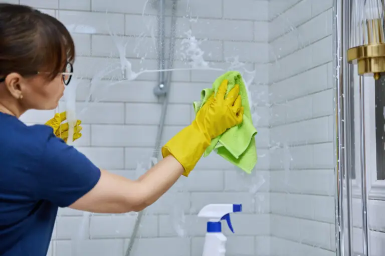 Best Cleaner for Glass Shower Doors: A Gold Star Guide