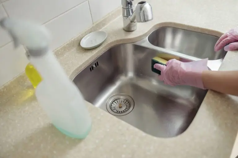 How to Clean a Kitchen Sink Drain? A Gold Star Specialist Guide