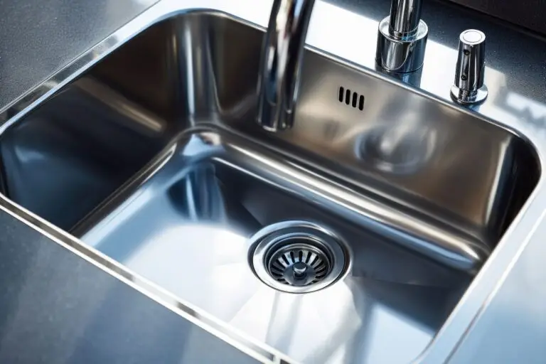 How to Clean a Stainless Steel Kitchen Sink? A Gold Star Specialist Guide