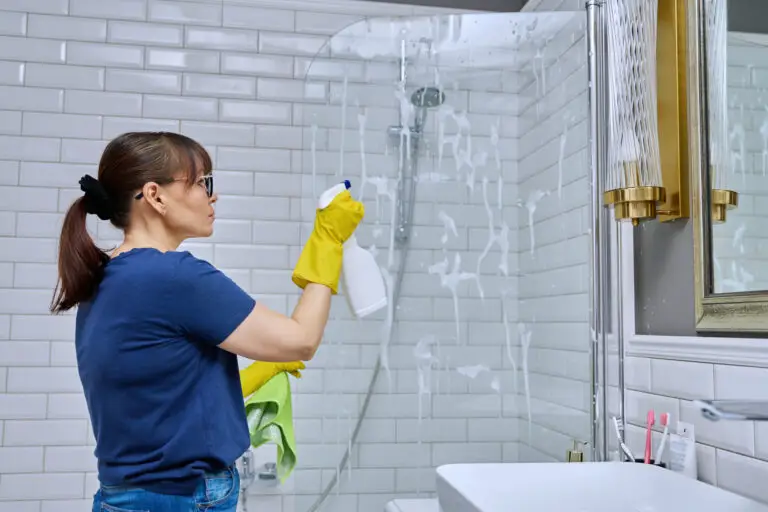 How to Clean Glass Shower Doors Without Streaks?