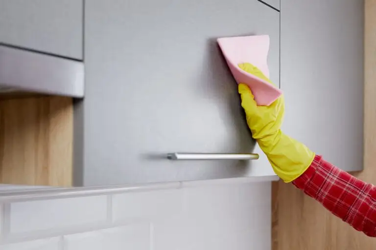 How to Clean Kitchen Cabinets? A Professional Degreasing Guide