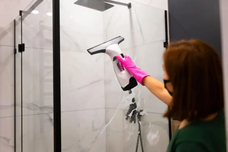 How to Clean Glass Shower Doors Without Streaks?